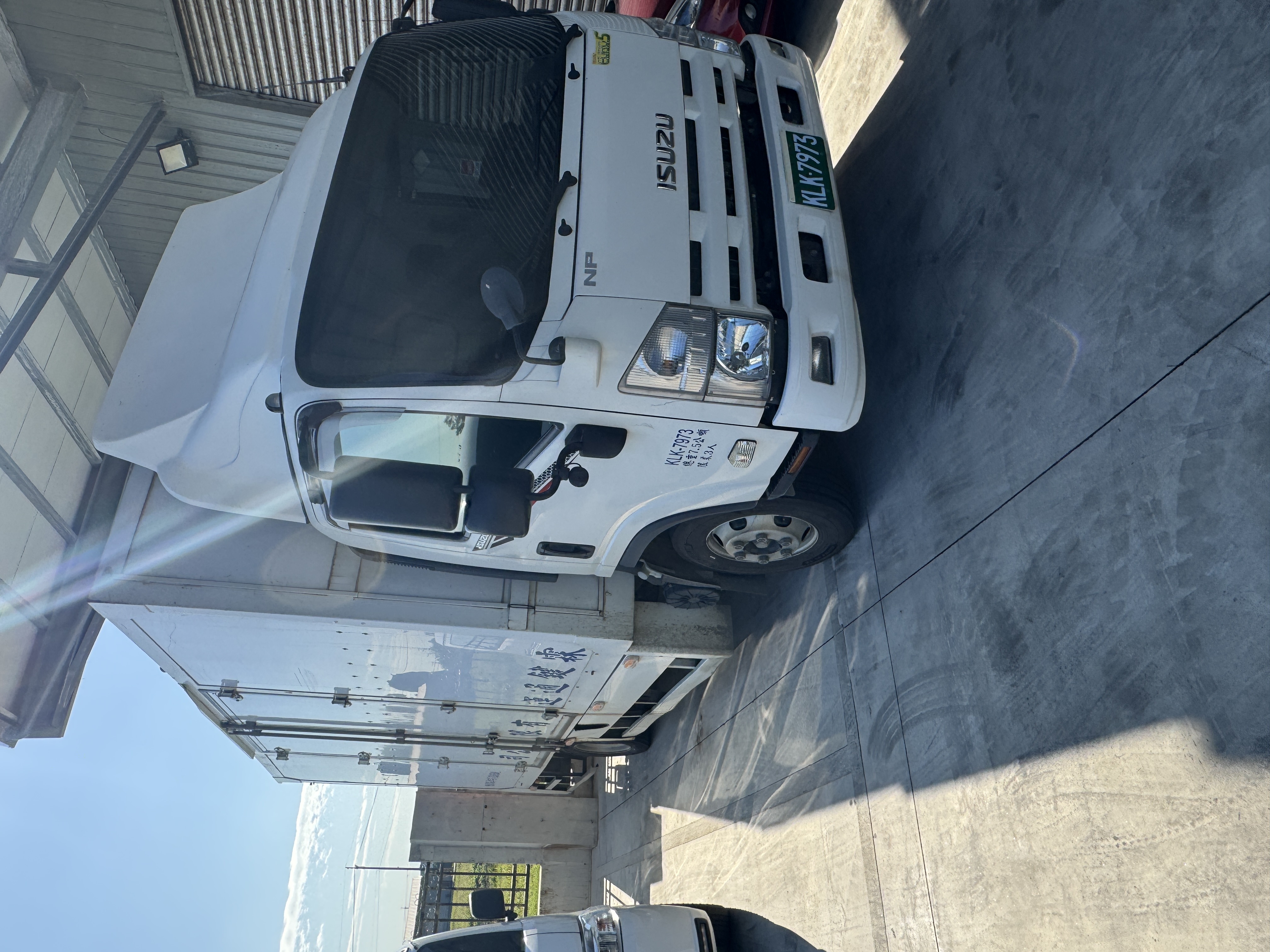 霖鍵通運專業運輸貨車車隊，提供全台灣快速可靠的B2B物流配送服務