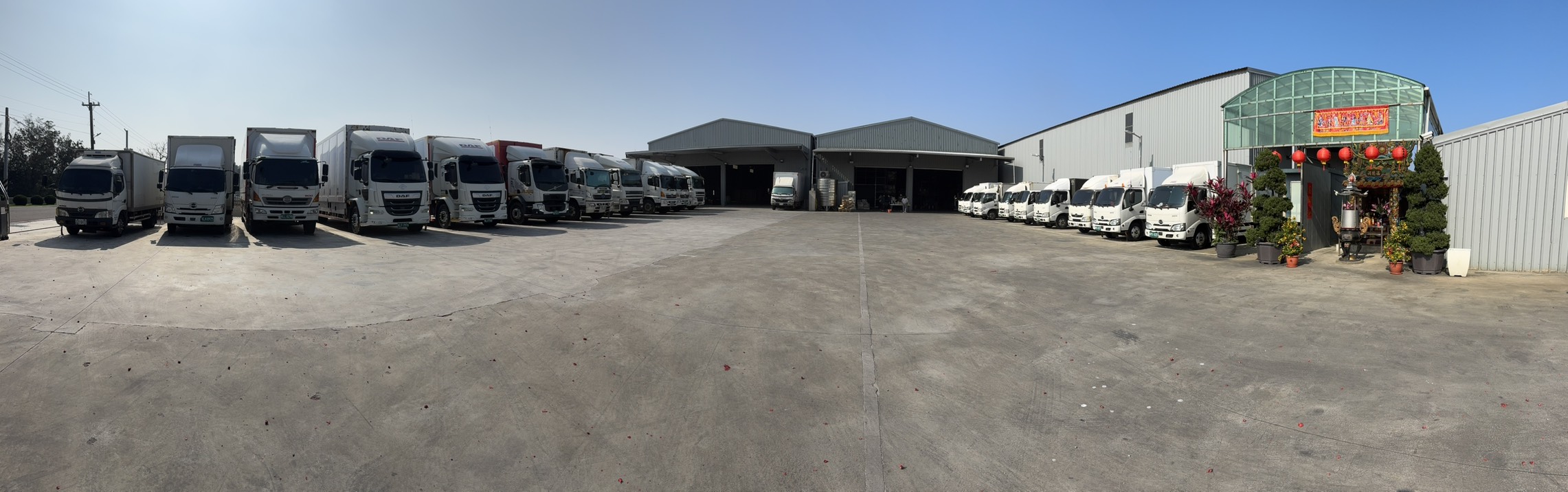 霖鍵通運專業貨車，B2B企業物流配送服務