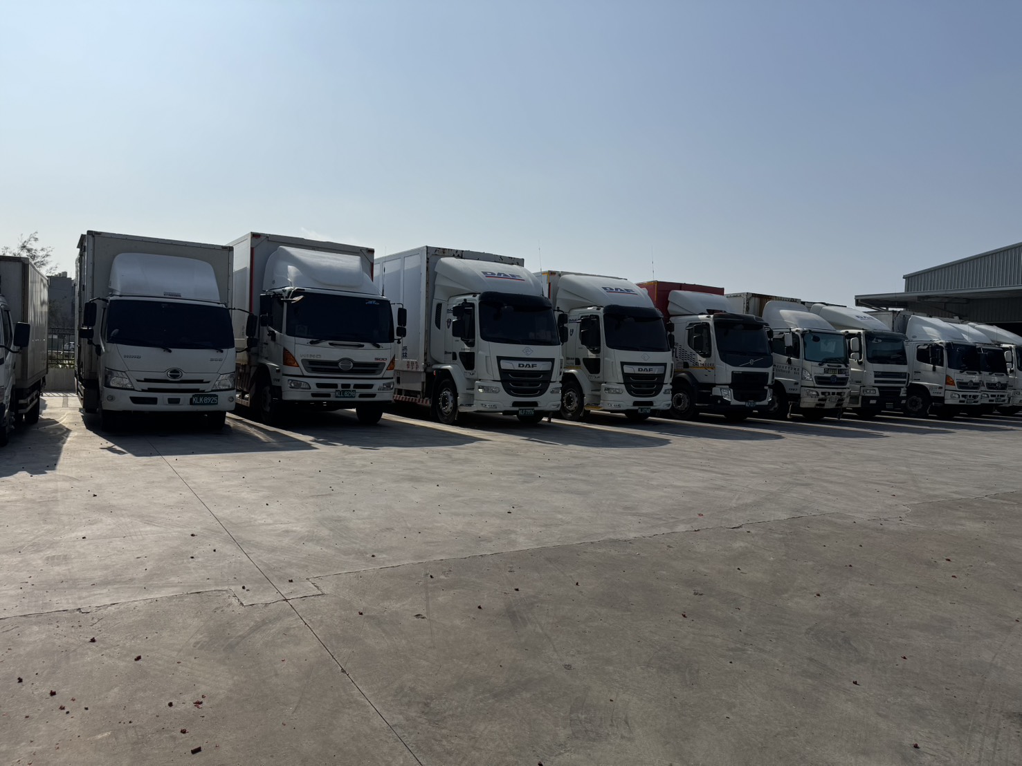 霖鍵通運車隊實景，專業物流運輸