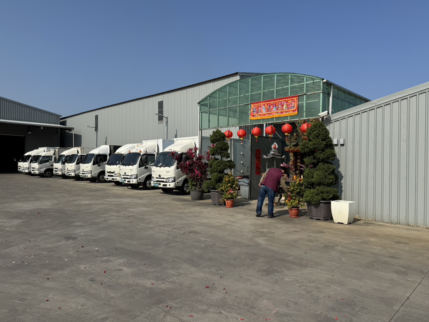 霖鍵通運車隊規模展示，企業物流運輸合作夥伴